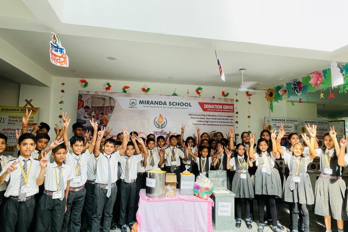 Miranda students and alumni connecting